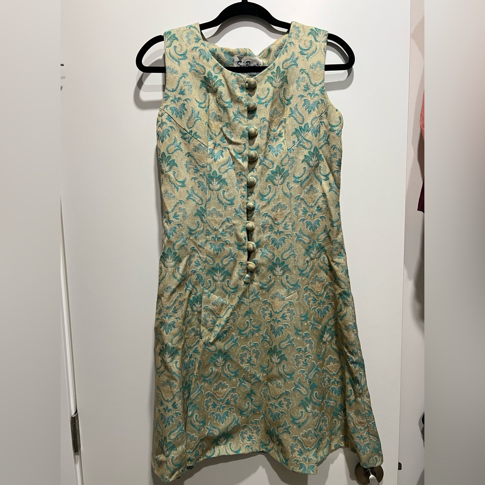 Elegant Vintage Brocade Sleeveless Dress - Green and Gold